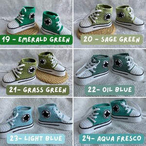 Crochet converse baby booties in different colors emerald green, sage green, grass green, oil blue, light blue, aqua fresco.
