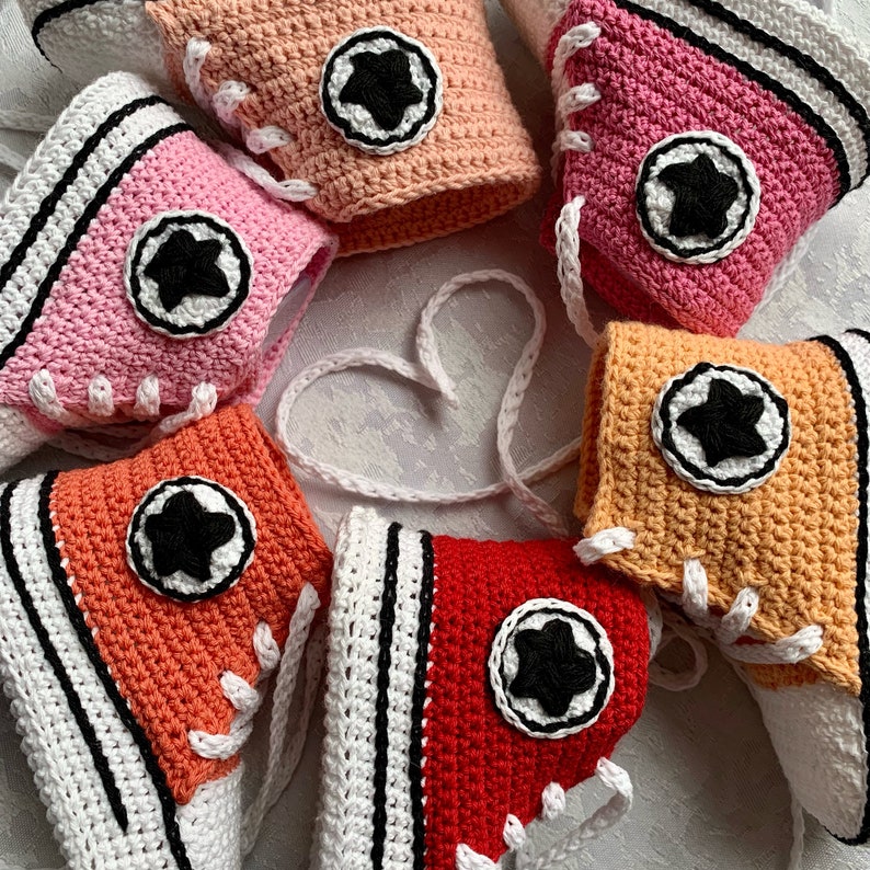 Chaussons bébé Converse Crochet unisexe au Crochet chausson bébé chaussure cadeau de douche nouveau-né chaussure baskets mandrins bébé fille garçon chaussures bébé image 10