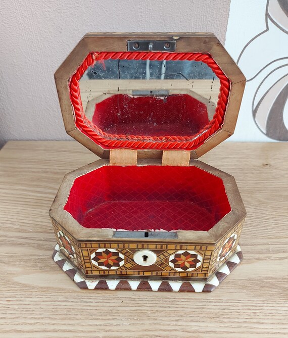 Vintage INLAID Wooden Jewelry Box, Small Wooden Caske… Gem