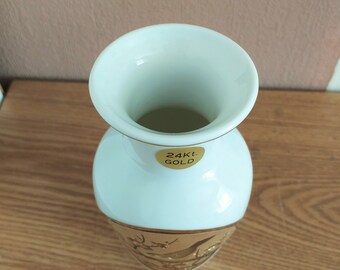 ヴィンテージ 日本製 24K 金縁取りと金属彫刻が施された彫金花瓶、日本