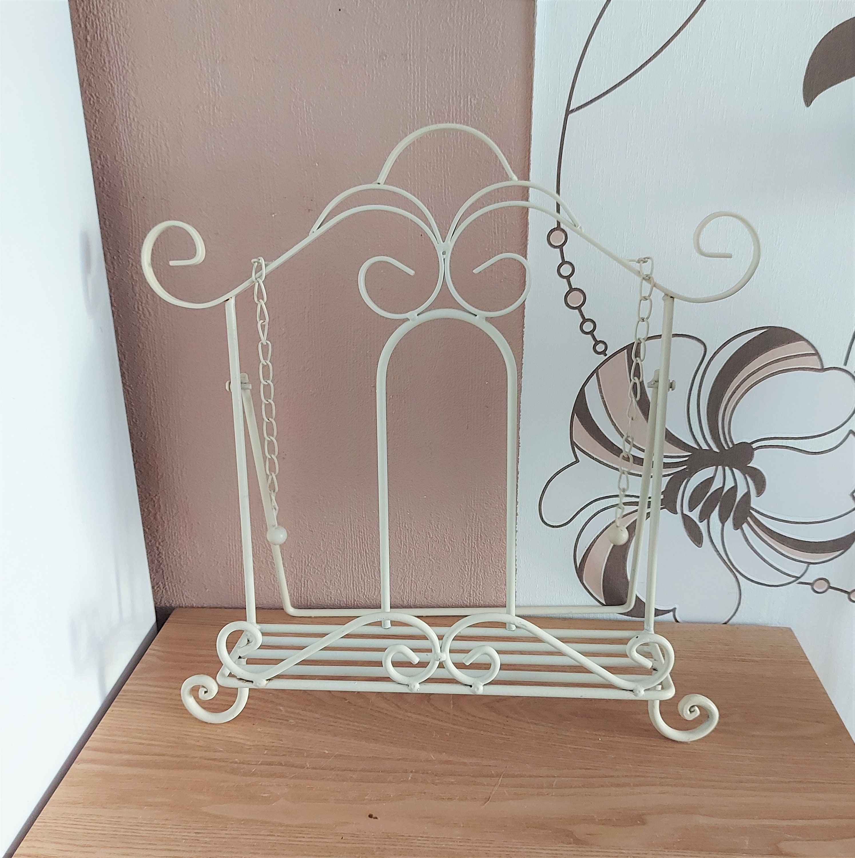 METAL BOOK STAND IN DISTRESSED WHITE FINISH