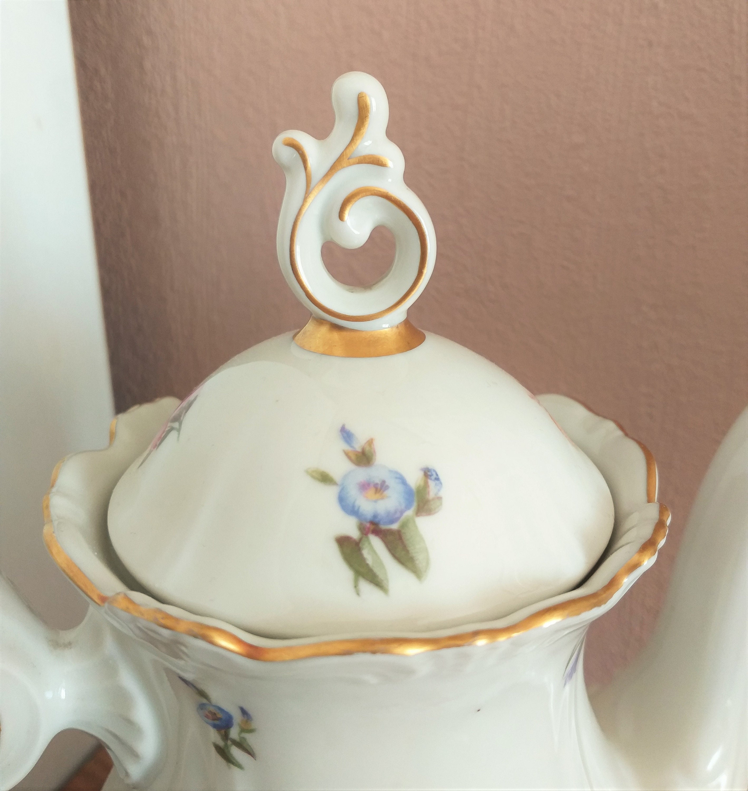 Tetera de porcelana en color crema, estilo vintage de 1.1 L. capacidad