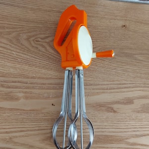 Vintage Bright Hand Mixer GLORIA GDR , Retro Kitchen Mixer, Germany, 1970s