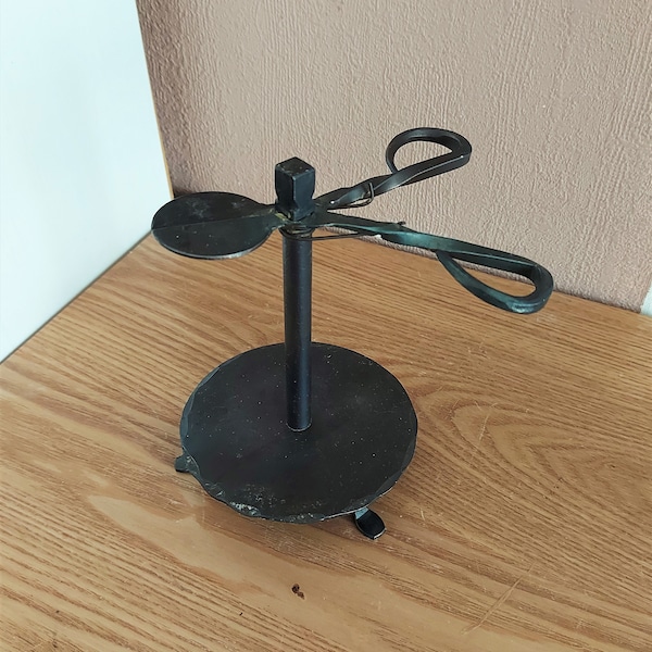 Vintage Vertical Coil Iron Candle Holder , Iron Pliers Candlestick Holder
