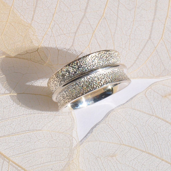 Wide ring silver 925 with embossed structure, extravagant design, statement jewelry, beautiful ring