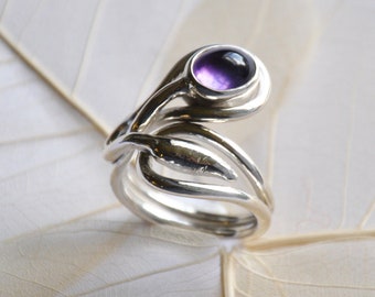 Amethyst Ring Silver 925, beautiful violet shining stone, shiny silver loops as ring band, Statement Ring, Slow Fashion