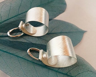 Grandes boucles d'oreilles pendantes en argent glacé mat avec perle, forme extravagante, noble et unique, design allemand