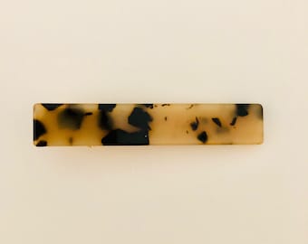 Pinza para el cabello de resina acrílica con estampado animal de carey claro, tipo cocodrilo, de acetato. Accesorio para el cabello.