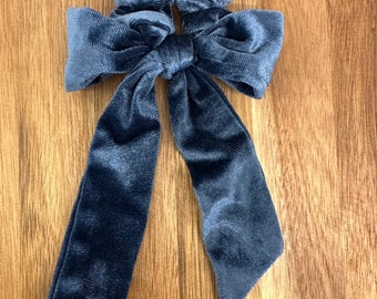 Coletero azul terciopelo con lazo para el pelo