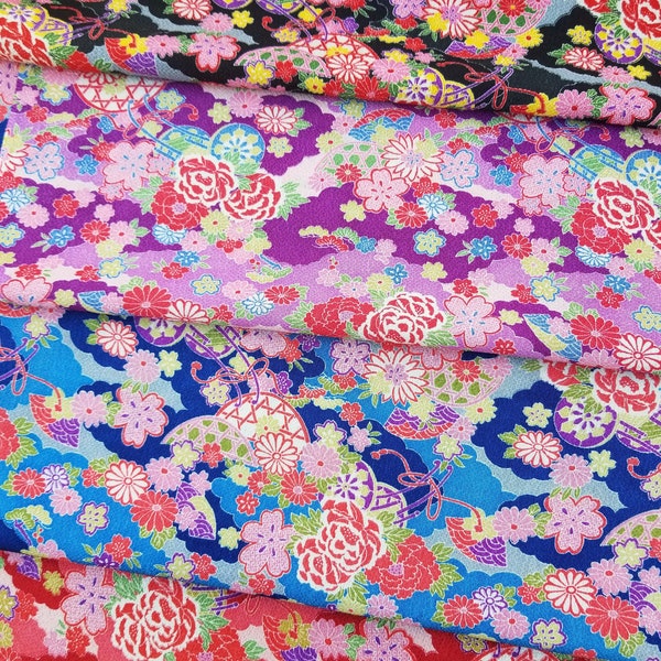 Kyoto Yuzen Chirimen Crepe Fabric - floral (pivoine, sakura, chrysanthème) et motif chariot en 4 couleurs: violet, noir, bleu ou rouge