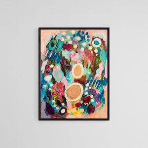 K&ouml;nnte beinhalten: Abstraktes Gem&auml;lde mit rosa Hintergrund und bunten Formen, darunter Kreise, Linien und Wirbel. Das Gem&auml;lde ist in Schwarz gerahmt.