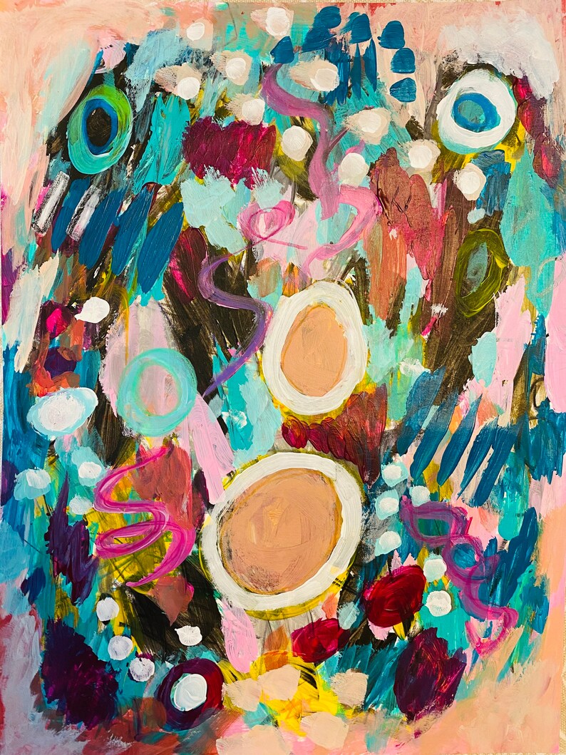 K&ouml;nnte beinhalten: Abstraktes Gem&auml;lde mit rosa, blauem und wei&szlig;em Hintergrund. Das Gem&auml;lde zeigt eine Vielzahl von Formen und Farben, darunter Kreise, Wirbel und Linien. Das Gem&auml;lde ist in einem lockeren und expressiven Stil gehalten.