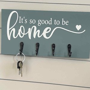 Handmade Wooden Key Rack: Farmhouse Entryway Organizer with Metal Hooks