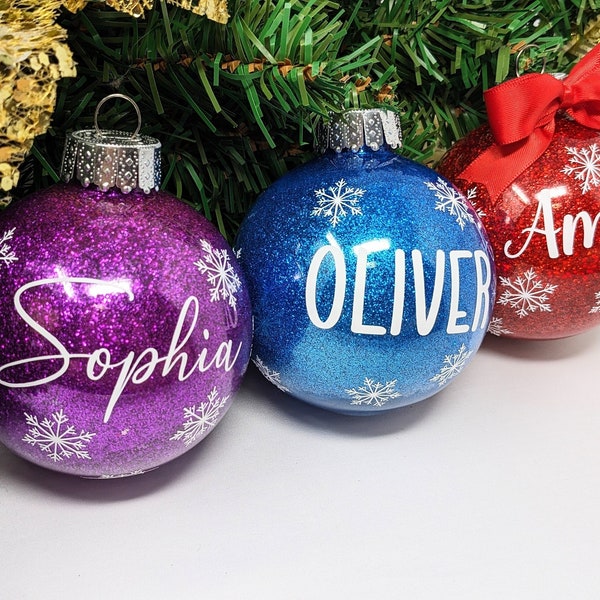 Adorno personalizado de bola de Navidad con purpurina con copos de nieve, adorno de adorno de nombre, regalos de Navidad personalizados, adorno de Navidad con nombre de familia
