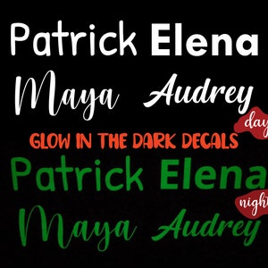 Może przedstawiać: Naklejki świecące w ciemności z imionami Patrick, Elena, Maya i Audrey. Naklejki są pokazane na biało w ciągu dnia i na zielono w nocy.