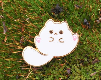 Puff the mini White Kitty Show Paws emaille pin! Schattige kleine kattenpin!