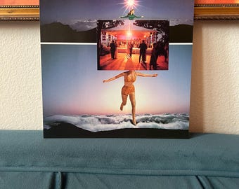 Assento de Janela ~ Arte Original em Colagem de Papel Feita à Mão / 20 x 20 cm