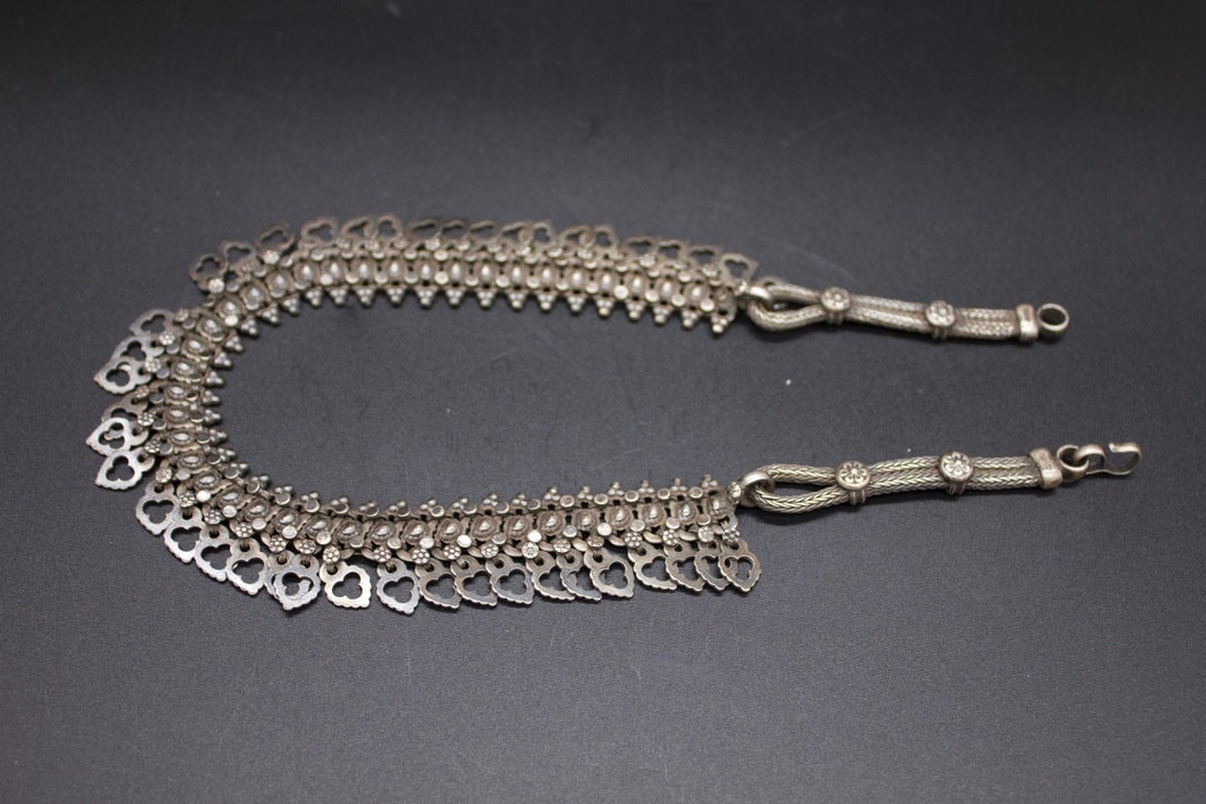 Set di collane indiane in oro antico: gioielli Tinki di Bollywood con strass di cristallo - Italia Set di collane indiane in oro antico: gioielli Tinki di Bollywood con strass di cristallo - Italia