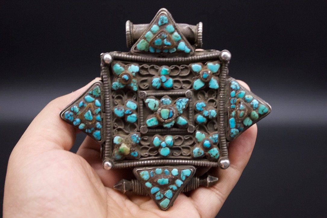 antique-tibetan-gau-with-