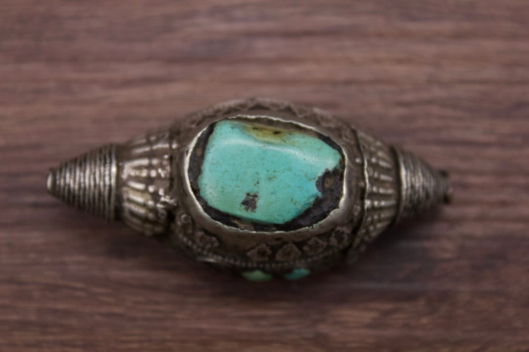 チベッタントルコ石　アンティークレザークラフト　シルバーワーク チベッタントルコ石 アンティークレザークラフト シルバーワーク