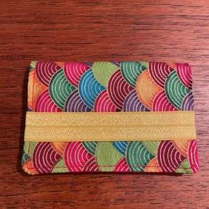 Cartera sobre pequeña con elástico