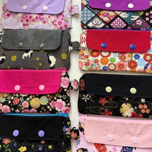 Cartera minimalista grande con diseño floral japonés