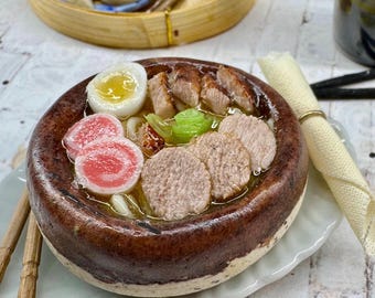 Ramen de cerdo: comida en miniatura ultrarrealista