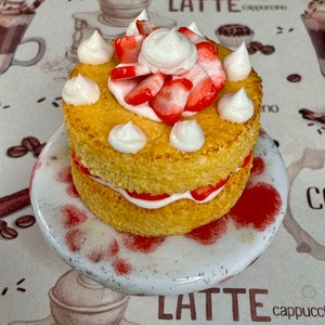 Genoise with strawberries