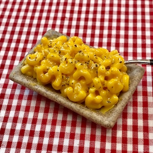 Mac n cheese magnet