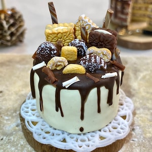 Chocolate ganache drip cake