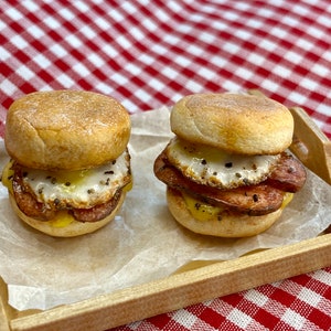 Breakfast sandwich/miniature food/dollhouse food/Miniatures