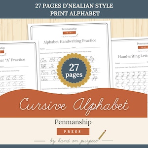 以下が含まれることがあります： Penmanship Pressによる27ページのD'Nealianスタイルのプリントアルファベットと筆記体アルファベットの練習セット。白い紙には、なぞり書き用の黒い点線の文字と、名前や日付を記入するための線、および説明文が記載されています。