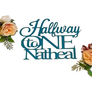 Halfway to One taarttopper - aangepaste naamtaarttopper - 6 maanden, halve verjaardag dubbelzijdige glitterkaarttoppers