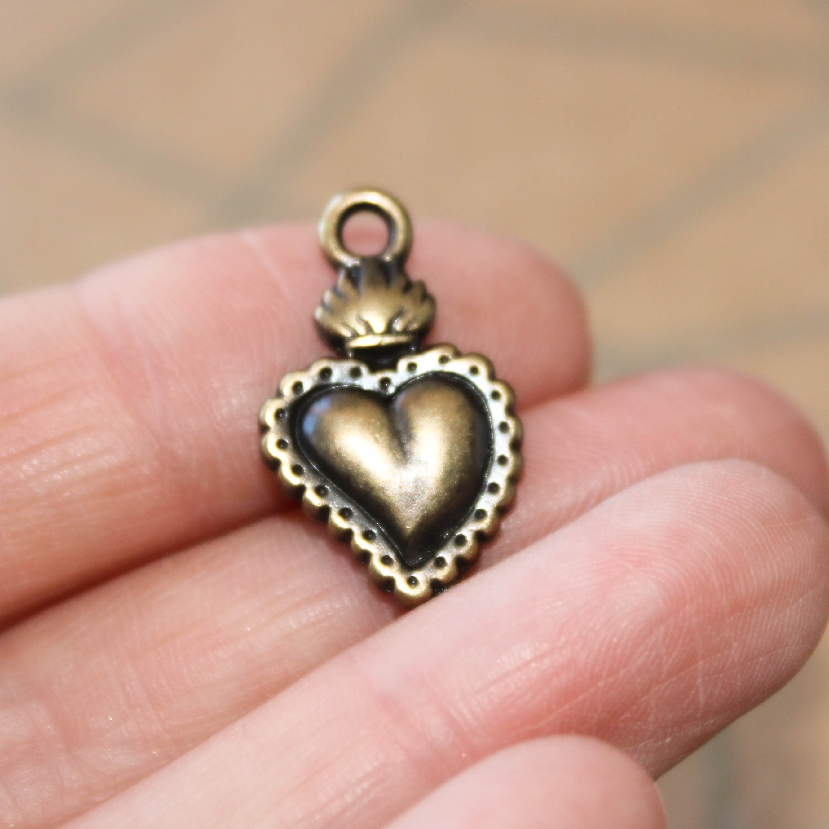 Milagro Heart Charm, Antiqued Silver Plate, 20 per Pack - TierraCast, Inc.