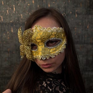 Venetian Masquerade Carnival Eye Mask with Butterfly Gold Color