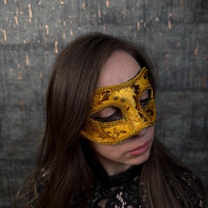 Luxury Venetian Mask in Gold Color – Masquerade Mask for Parties and Carnival