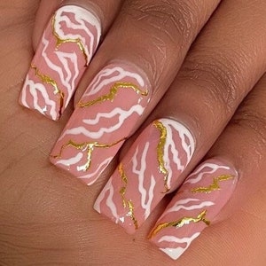 White and gold design | Gel press on nails