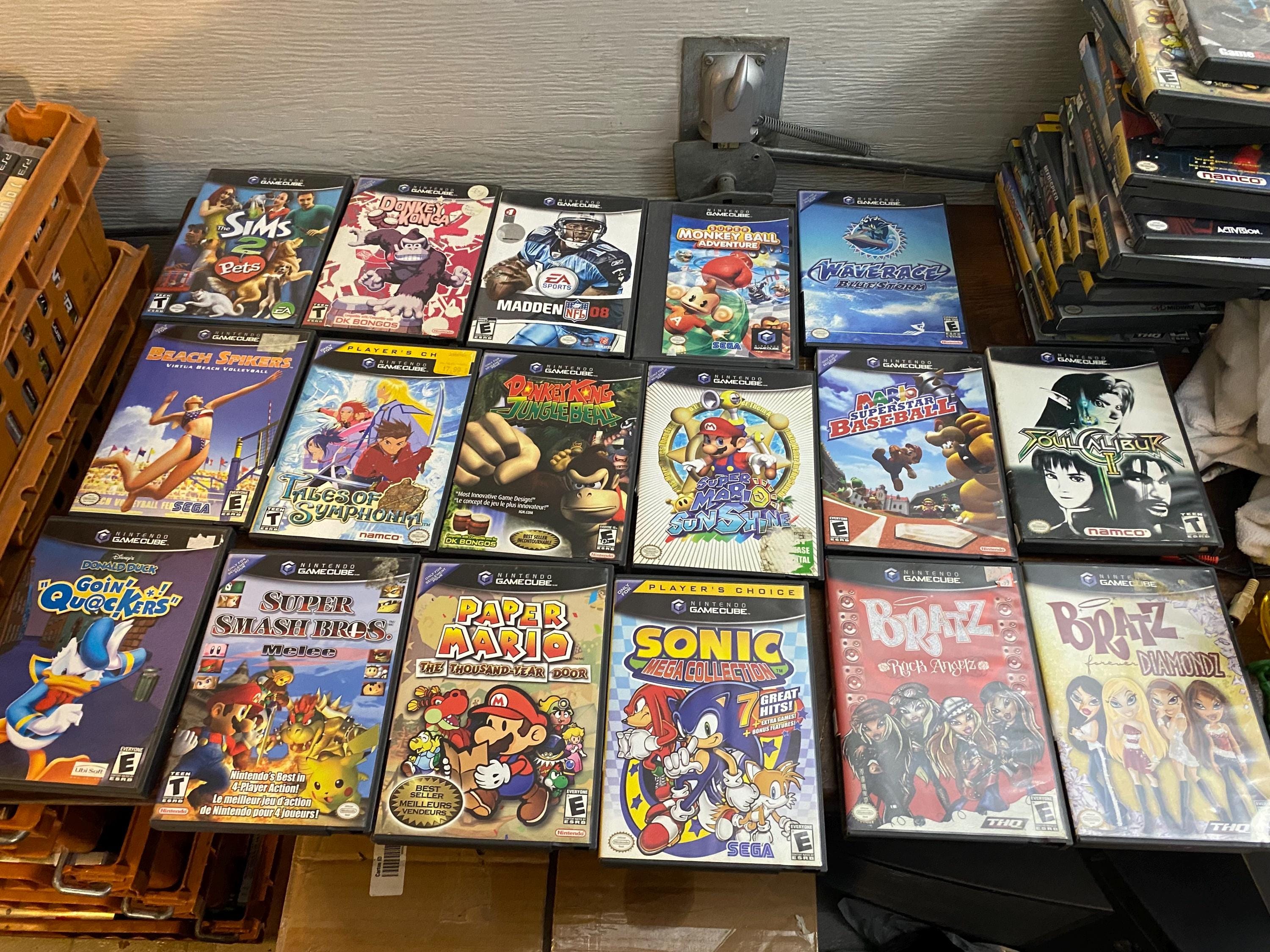 Gamecube console + Games paper mario sunshine kart party Baseball strikers Mario smash melee Pokémon XD donkey Kong sonic metroid etc
