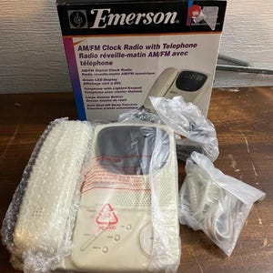 Radio reloj/teléfono Emerson AM/FM CKT9007C NUEVO Vintage imagen 1