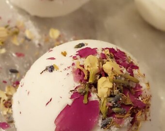 The Sunday Self Care Set Monthly Box - 12 Scent Options Available