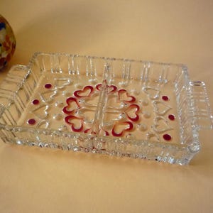 schöne schwere Glasplatte mit Herz Muster - Glas Teller - Konfekt Schale - Kuchen Platte, Obst Teller, Kuchenteller - Vintage