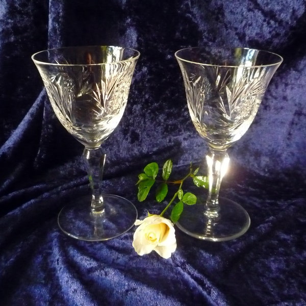 2 beaux verres à vin, verres à cocktail, verres à vin, verres à dessert - vintage