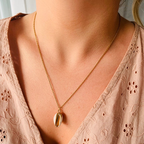 Cowrie shell necklace, gold cowrie necklace, bohemian necklace, minimalist necklace, beach necklace, long necklace, stainless steel