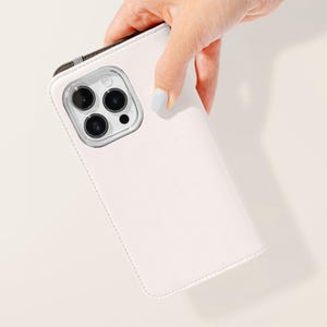 Funda para teléfono tipo cartera Seashell White / Funda minimalista de piel sintética con tarjetero para iPhone 16, 15, 14 y 13 Pro, Samsung Galaxy S25, S24 y S23 Plus Ultra