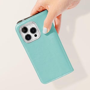 カデットブルー フォリオウォレット フリップフォンケース | ミニマリスト フェイクレザー カードホルダーケース iPhone 16 15 14 Pro Samsung Galaxy S25 S24 S23 Plus Ultra