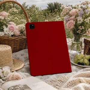 Mörkrött iPad-skal | Estetiskt gulligt iPad Mini Air Pro 11 12.9 10.9 Folio-plånboksfodral med pennhållare | Veganskt läderfodral för iPad