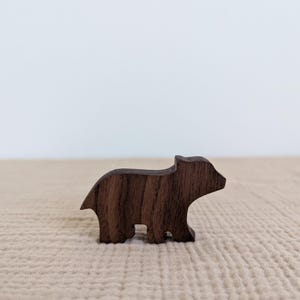 Urso de brinquedo de madeira