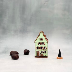 Incense cone holder tiny Rothenburg ob der tauber house bookshelf decor, Handmade ceramics cottagecore decor incense burner image 6