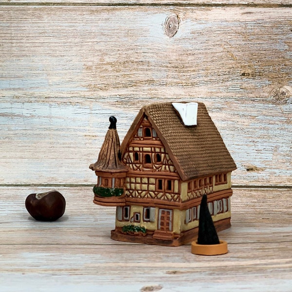Räucherstäbchenhalter kleines Haus Miniatur Rothenburg ob der tauber, Keramik handgefertigtes Haus Einweihungsgeschenk CottageCore Raumdekor, Aschefänger