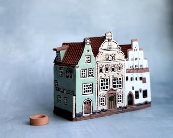 Candelabro de cerámica en miniatura de la Casa de Riga: artículo decorativo de cerámica